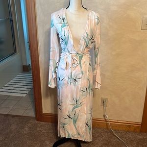 Like new Olivaceous tropical floral wrap dress in size large